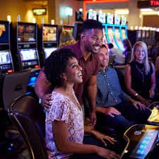 Tampilan meja roulette dengan penomoran dan area taruhan yang jelas di platform suka77